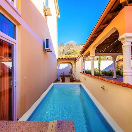 Peaceful In With Bubble Bath Apartment